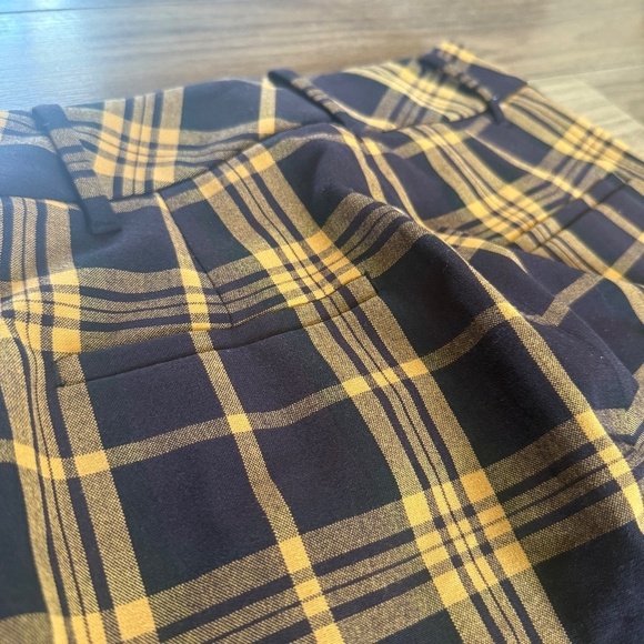 Aritzia Wilfred Size 2 | Plaid Trousers | Classic Tailored Look - Picture 5 of 5